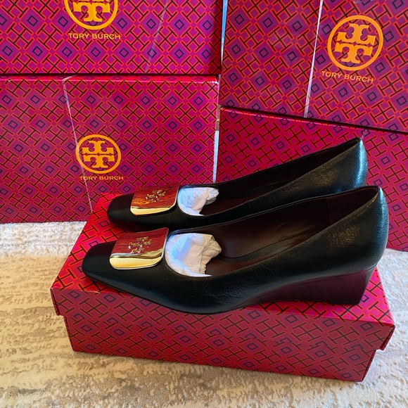 Tory Burch Georgia Black Leather Wedge Pumps - Picture 3 of 11